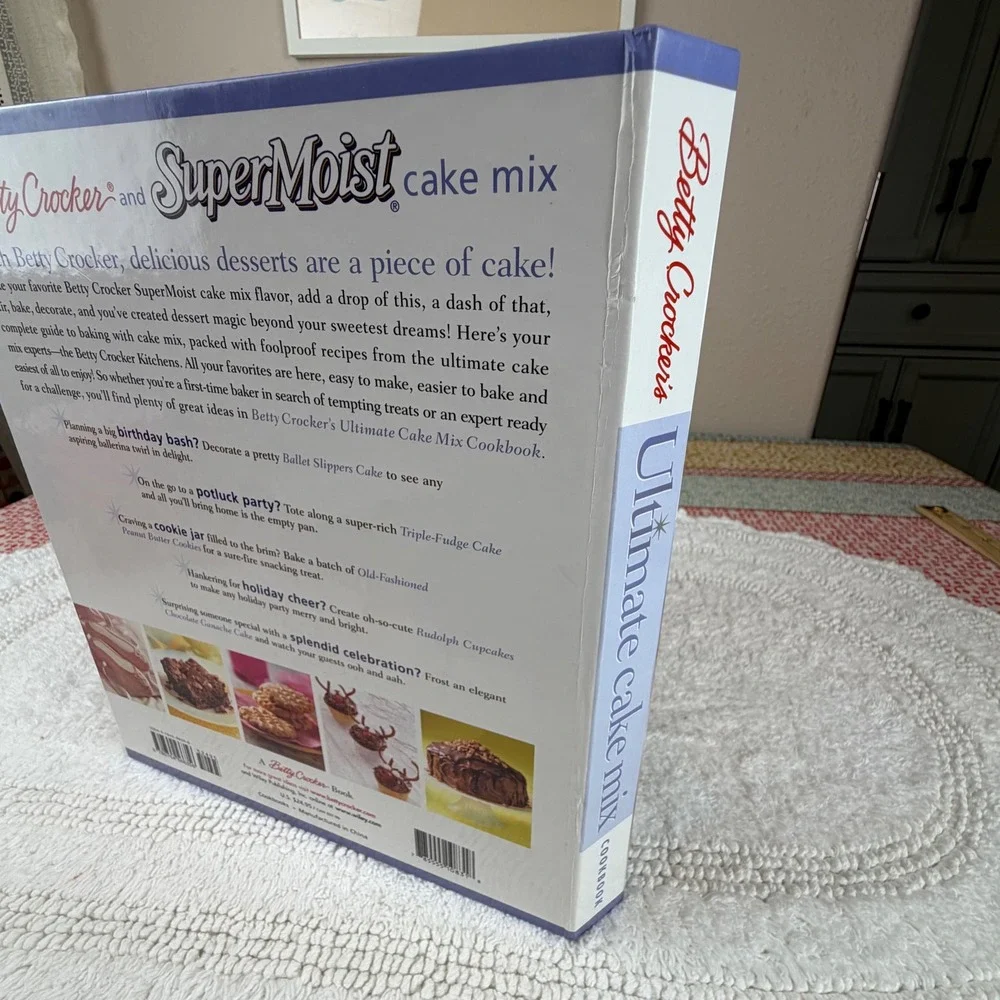 Betty Crocker Ultimate Cake Mix Cookbook 2002 Spiral Hardcover 0764566350